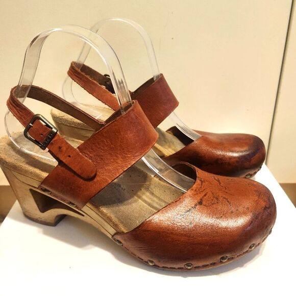 Dansko "Thea" Brown Distressed Leather Wide Strap Clogs sz.10/49 Ret.$150 - Picture 1 of 8